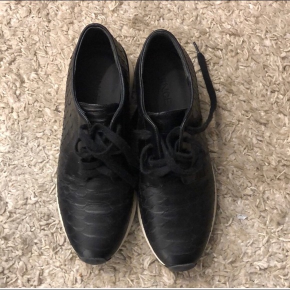 Vince Rayner Croc Embossed Sneaker - Picture 6 of 6